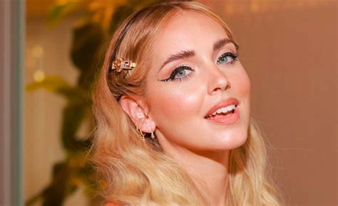 Chiara Ferragni, sfilata Versace by Fendi. Il look da sogno: gli 